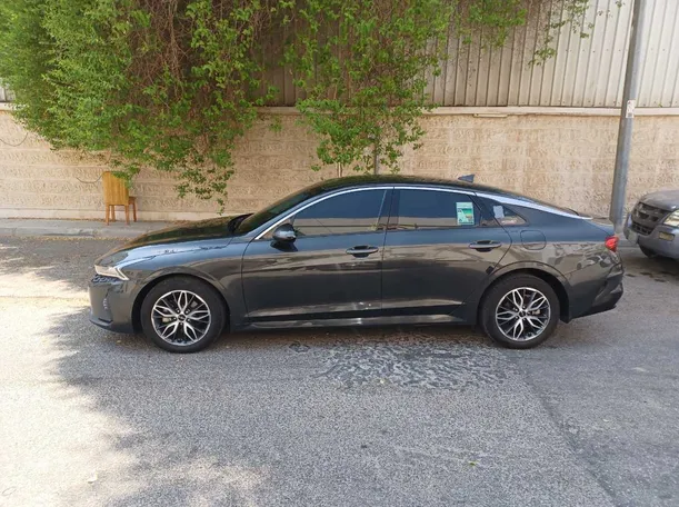 Car image 8