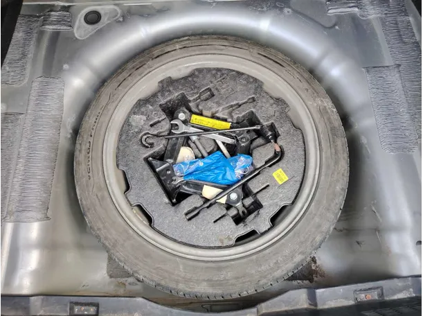 Car image 35