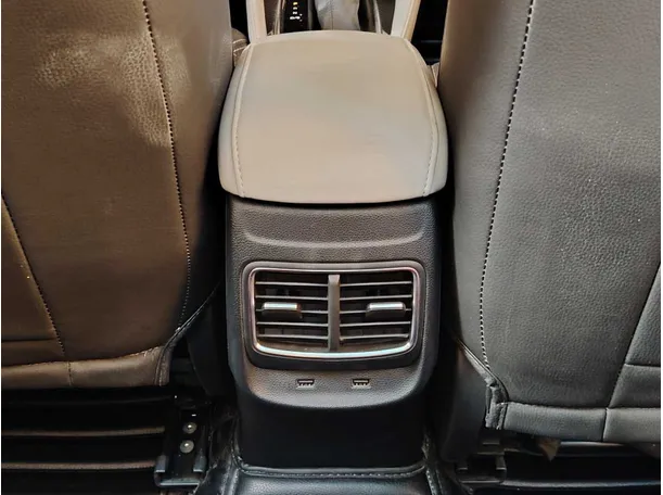 Car image 32
