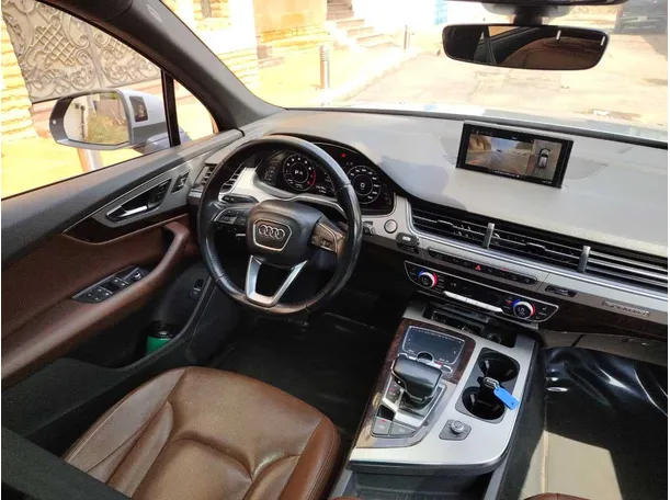 Car image 26