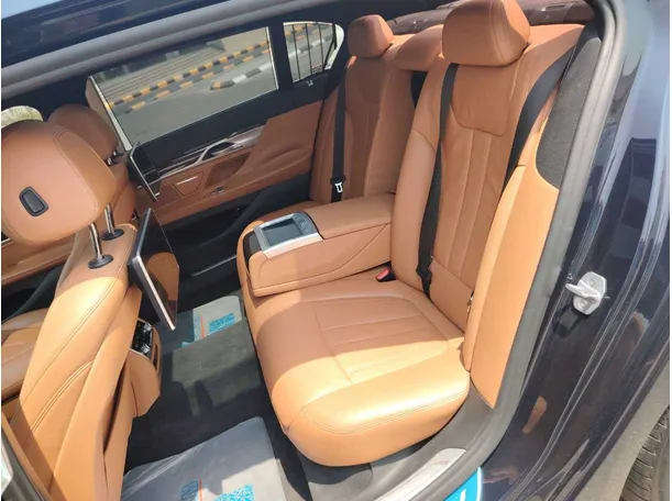 Car image 17