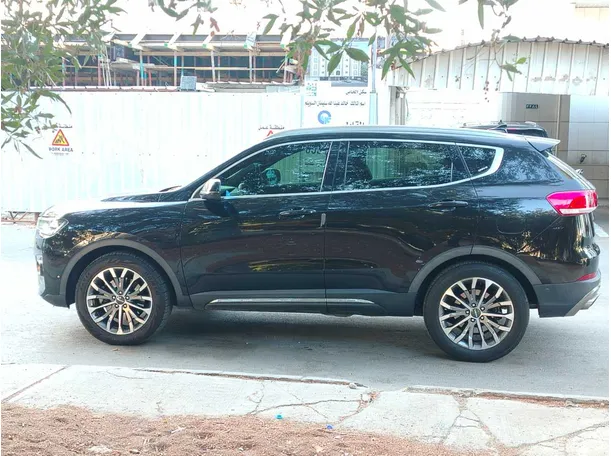 Car image 8
