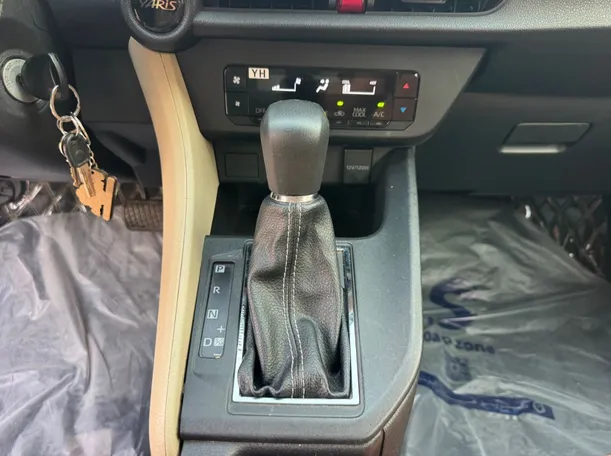 Car image 14