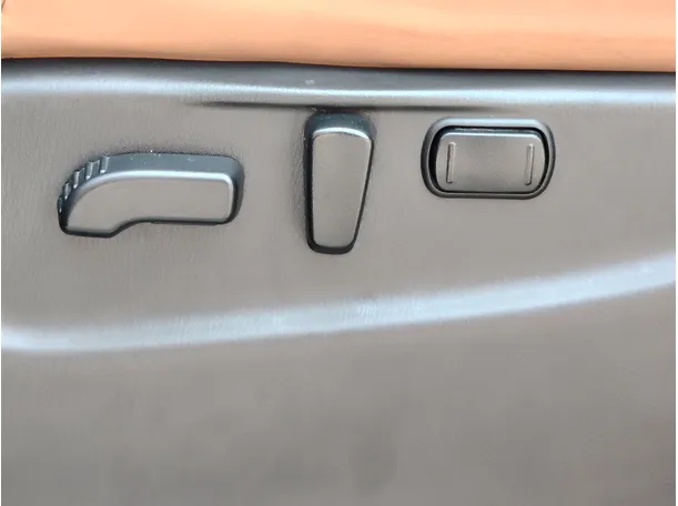 Car image 38