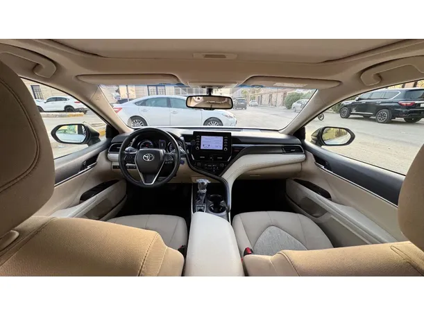 Car image 17