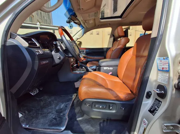 Car image 12