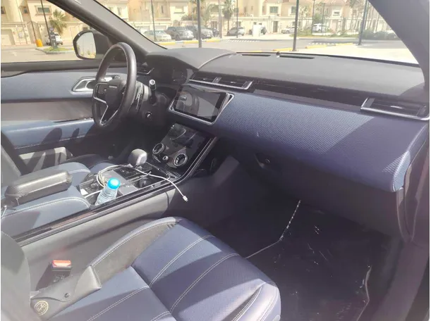 Car image 14