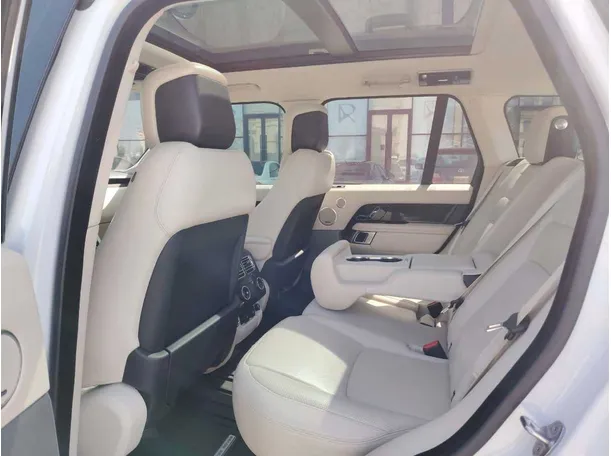 Car image 17