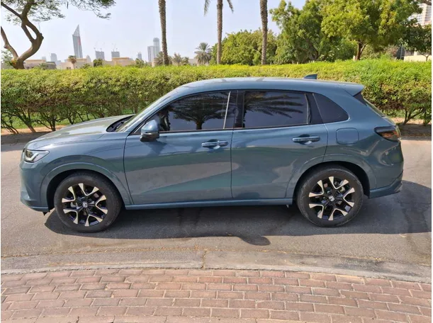 Car image 4