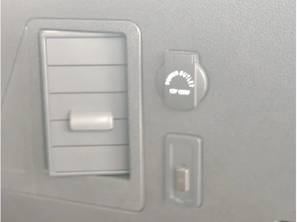 Car image 30