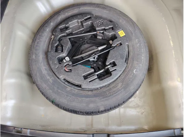 Car image 30