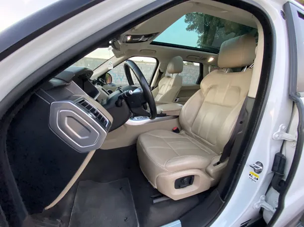 Car image 11