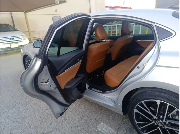 Car image 15