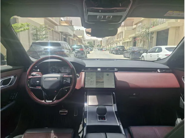 Car image 17