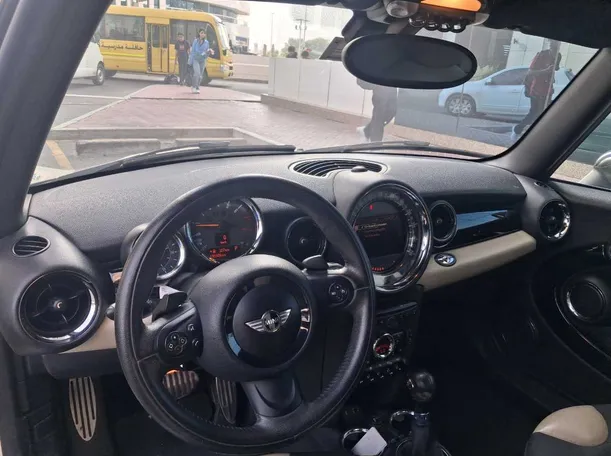 Car image 11