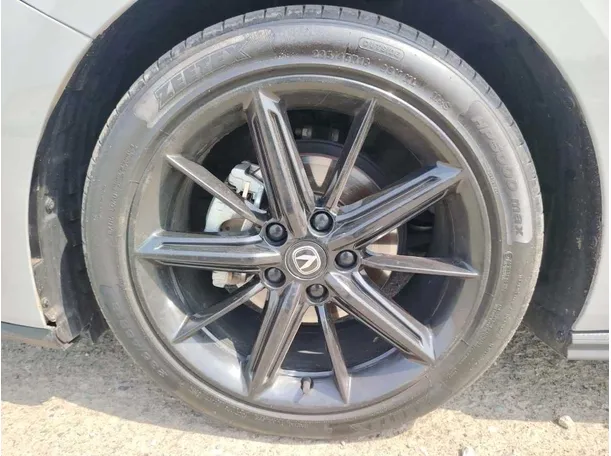 Car image 10