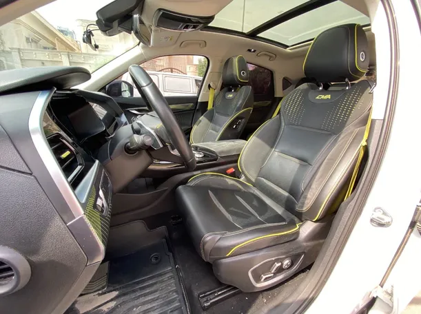 Car image 11
