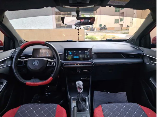 Car image 14