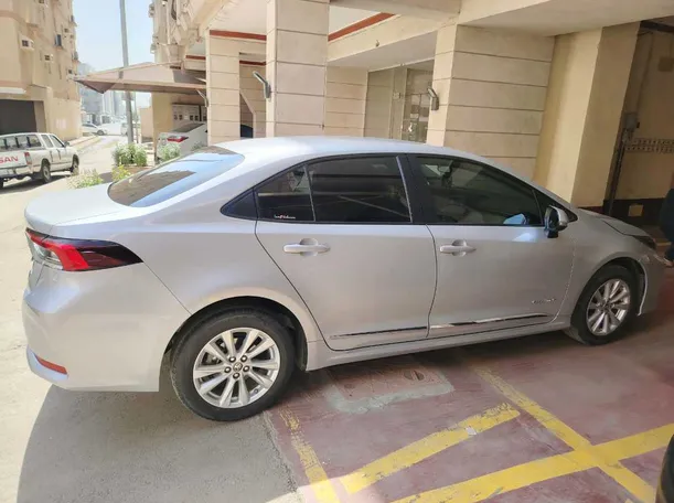 Car image 4