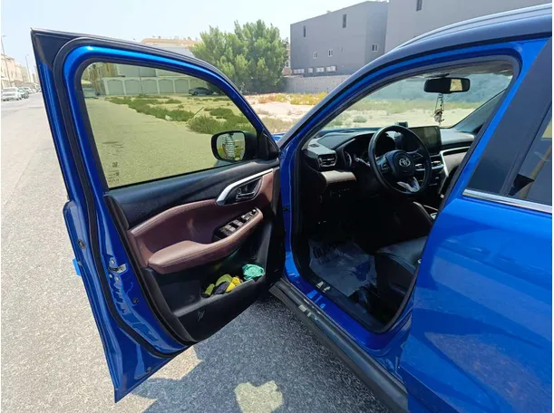 Car image 11