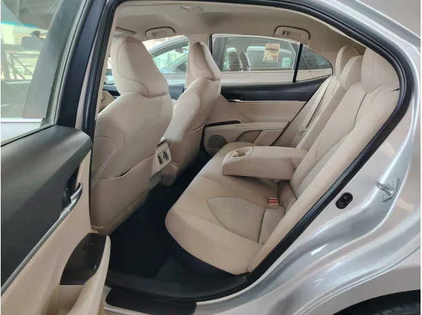 Car image 17