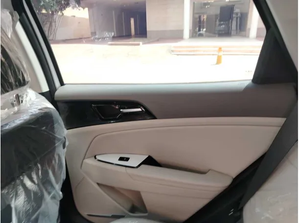 Car image 40