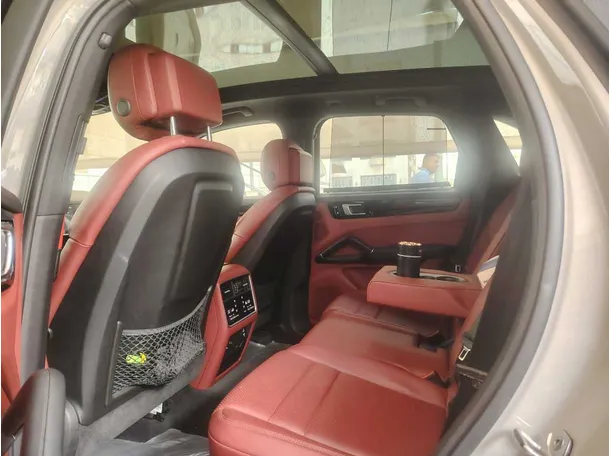 Car image 19