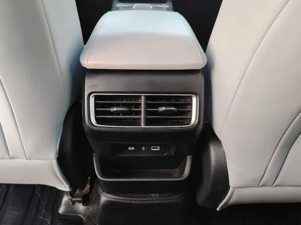 Car image 33