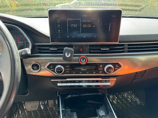 Car image 17
