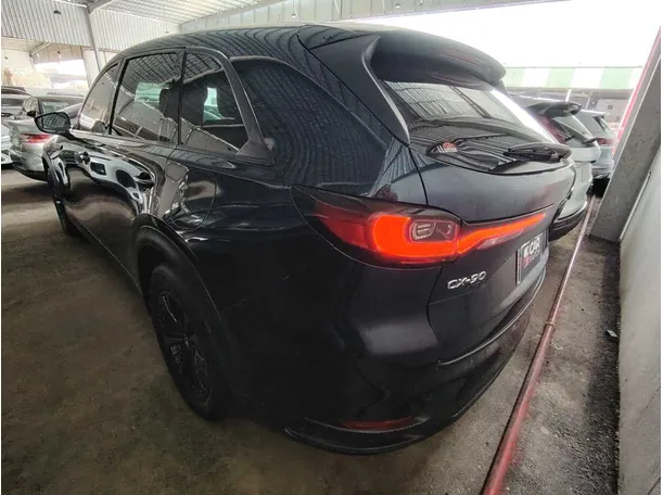 Car image 8