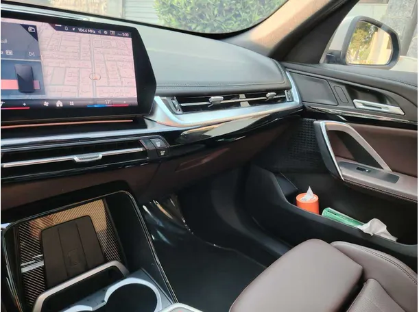 Car image 26