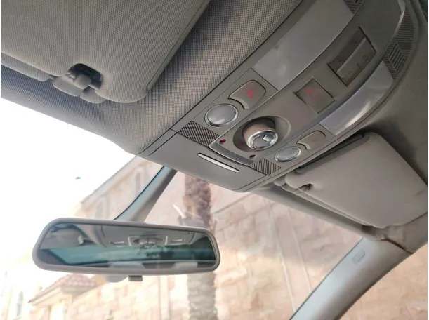 Car image 37