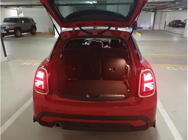 Car image 19