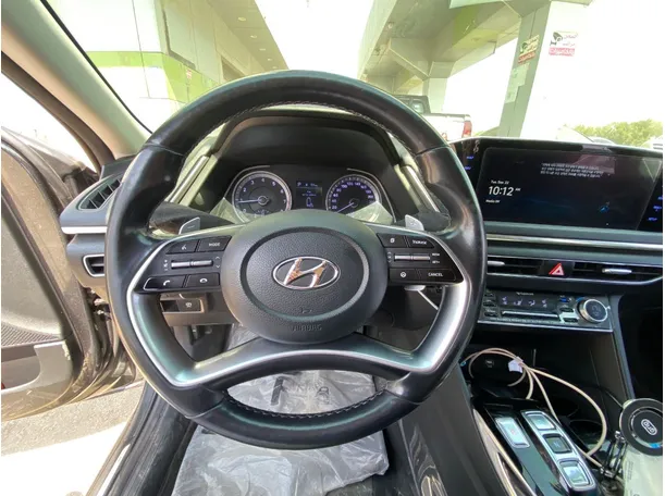 Car image 18