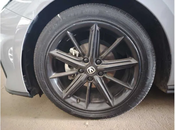 Car image 10