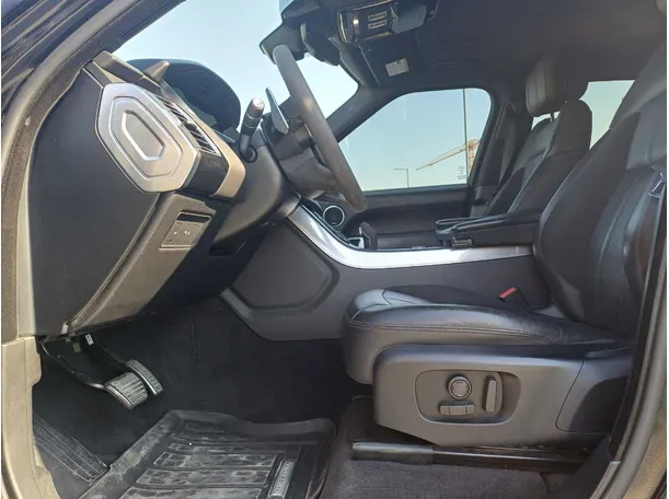 Car image 12