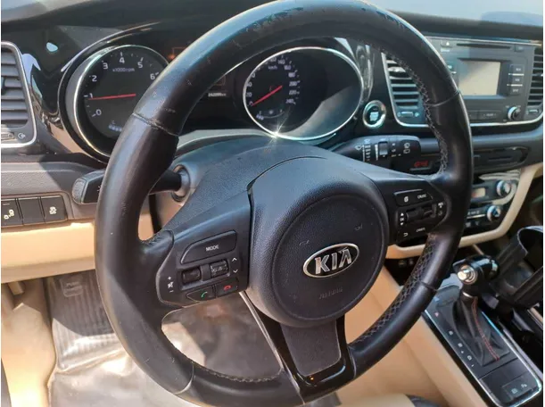 Car image 17