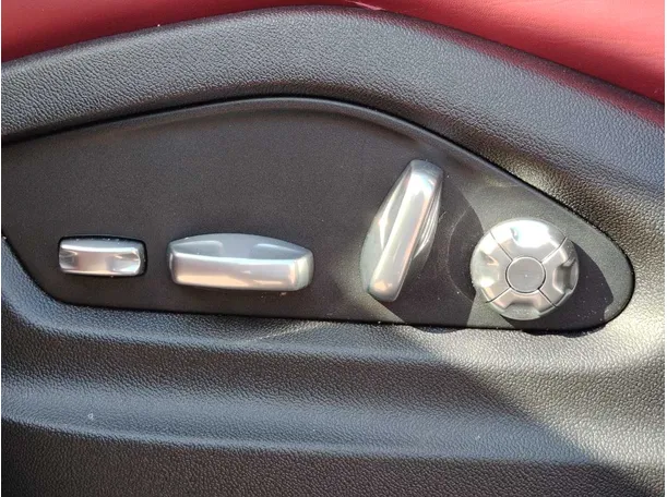 Car image 32