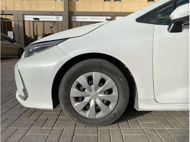 Car image 9