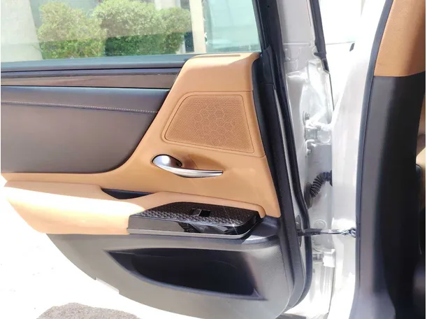 Car image 33