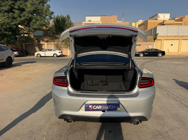 Car image 19