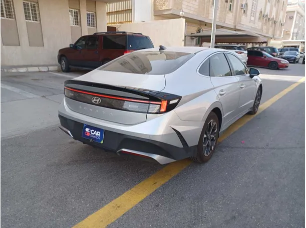 Car image 5