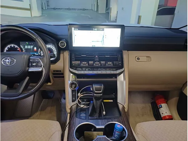 Car image 18