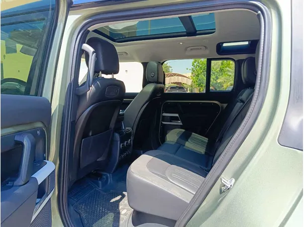 Car image 18