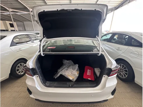 Car image 17
