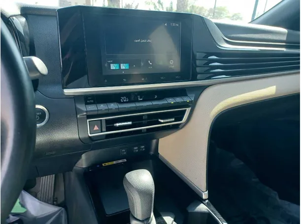 Car image 18