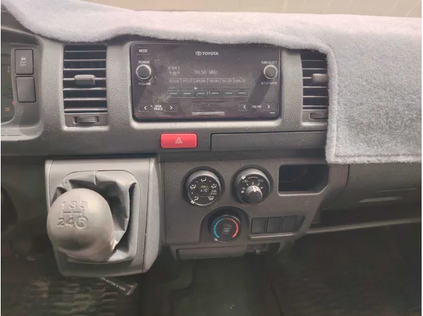 Car image 19
