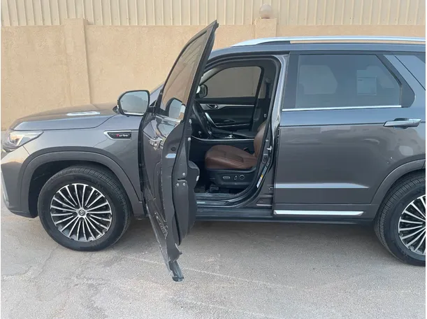Car image 11
