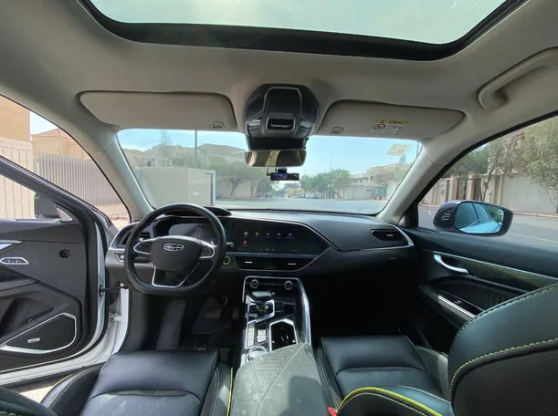 Car image 16