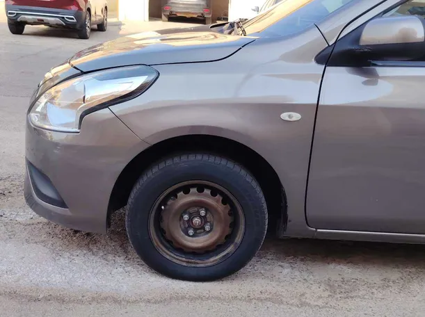 Car image 9
